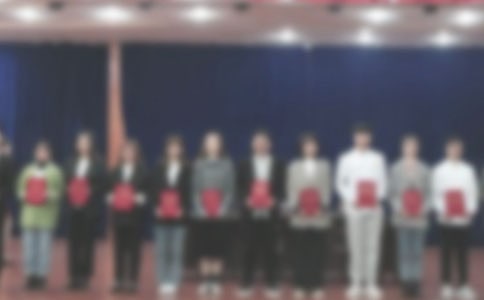 ���ô���̬���Ը�