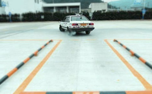 ��У�������޺�ͬ����