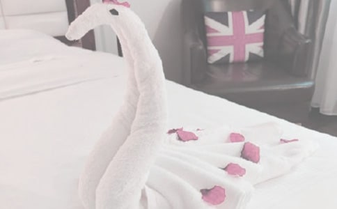 ��ɫë�����˼