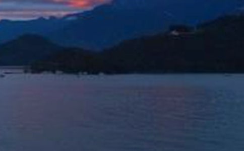 《日月潭》的片断赏析