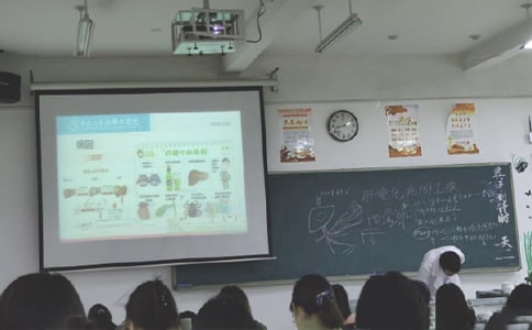 ѧ���Ͽγٵ�������2000����ôд