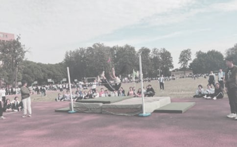 小班语言教案:《袋鼠爱跳高》