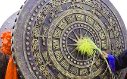 河渎神·铜鼓赛神来_温庭筠的词原文赏析及翻译