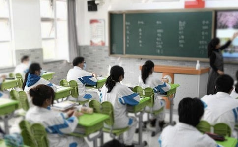 ��ѧ�ڳ������µĽ���