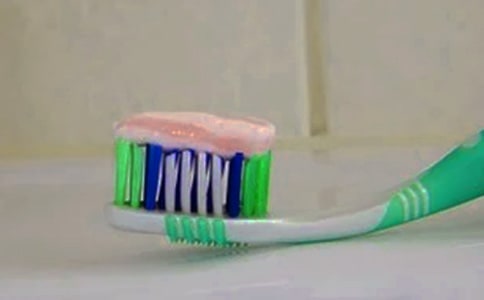 购买和使用牙膏的常识