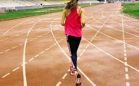 ���˶�Ա���̬���Ը�