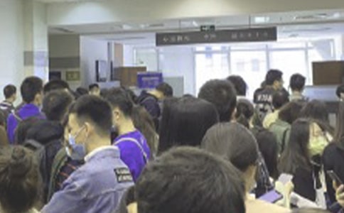 ����ϵ��ѧ���μӾ�ҵ��Ƹ���ĵ����